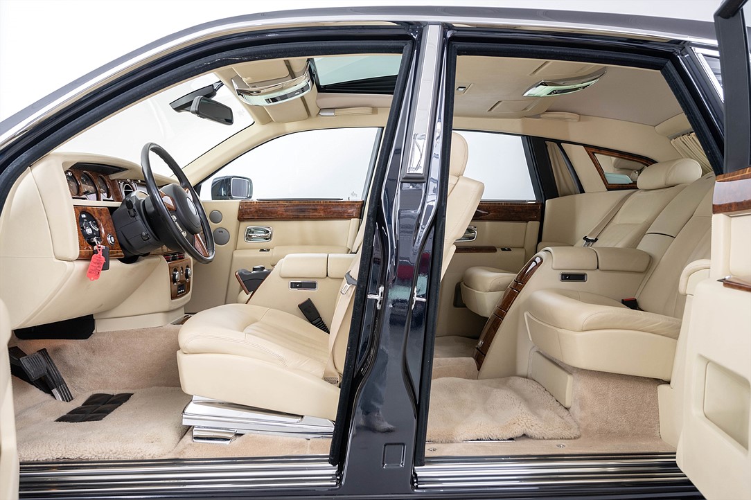 Hyr bröllopsbil – Rolls-Royce Phantom VII Hyr bröllopsbil – Rolls-Royce Phantom VII