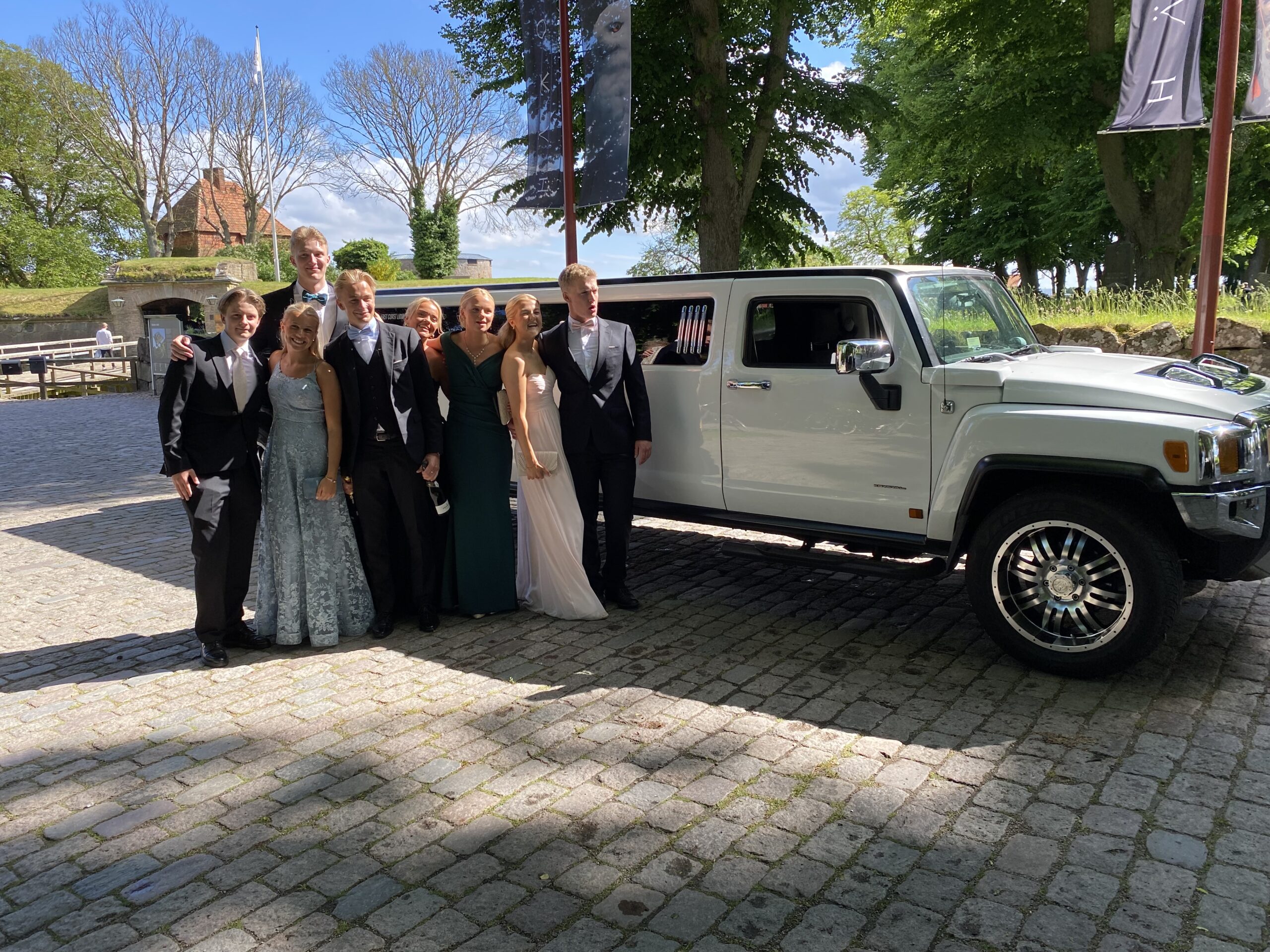 Hyr limousine till studentbal